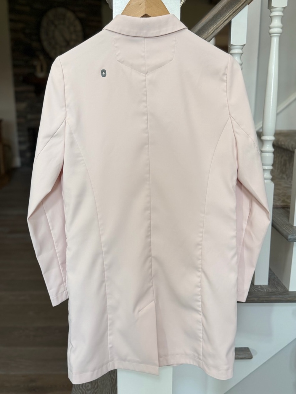 FIGS Women’s Bellevue Pink Powder Lab Coat: Limited Edition S - Picture 11 of 16
